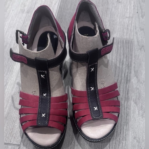 Jambu Red and Black Strappy Sandals - Picture 1 of 9